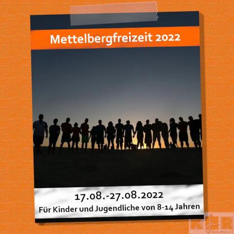 Bild von Jugendlichen vor einem Sonnenuntergang mit der Beschriftung "Mettelbergfreizeit 2022. 17.08.-27.08.2022 für Kinder und Jugendliche von 8-14 Jahren"
